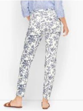 Talbots Slim Ankle Jeans in a bird toile floral print. 4P